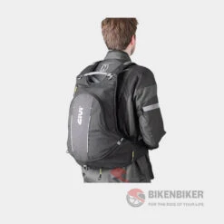 Easy-T Range Expandable Rucksack 22Ltr- Givi(Skuidea104bskuid Ea104b Expandable Rucksack 22 Litres Easy T Range Givi) 7 Easy-T Range Expandable Rucksack 22Ltr- Givi(Skuidea104bskuid Ea104b Expandable Rucksack 22 Litres Easy T Range Givi) -Biken Biker Store ea104b expandable rucksack 22 litres easy t range givi bag 741