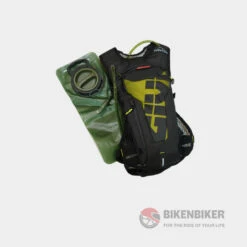 Rucksack Water Bag 3 LtrWith Integrated - Givi(Skuidgrt719vskuid Grt719 Rucksack With Integrated Water Bag 3 Litres Givi) 11 Rucksack Water Bag 3 LtrWith Integrated - Givi(Skuidgrt719vskuid Grt719 Rucksack With Integrated Water Bag 3 Litres Givi) -Biken Biker Store grt719v rucksack with integrated water bag 3 litres givi 359