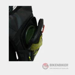 Rucksack Water Bag 3 LtrWith Integrated - Givi(Skuidgrt719vskuid Grt719 Rucksack With Integrated Water Bag 3 Litres Givi) 10 Rucksack Water Bag 3 LtrWith Integrated - Givi(Skuidgrt719vskuid Grt719 Rucksack With Integrated Water Bag 3 Litres Givi) -Biken Biker Store grt719v rucksack with integrated water bag 3 litres givi 963